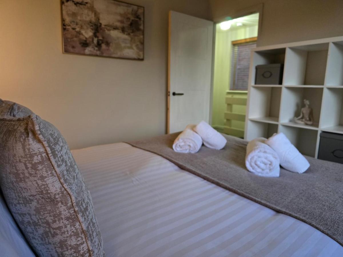 Ferienhaus Spacious Modern House W 2x Bathrooms And Parking