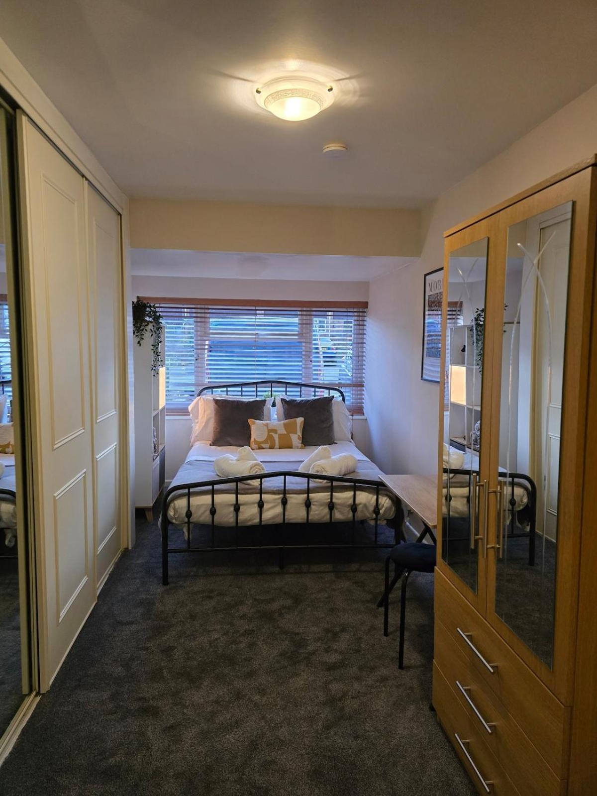 Spacious Modern House W 2x Bathrooms And Parking *
