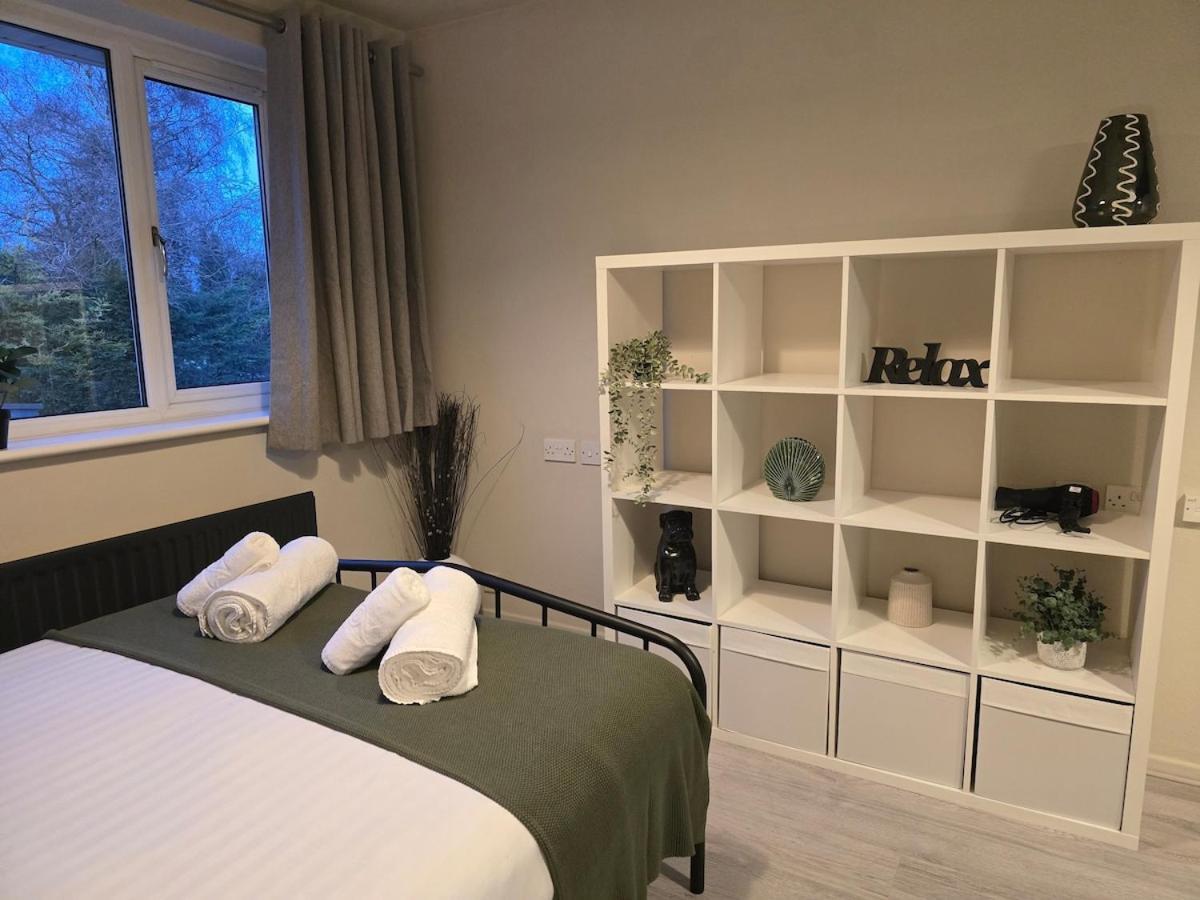 Spacious Modern House W 2x Bathrooms And Parking *