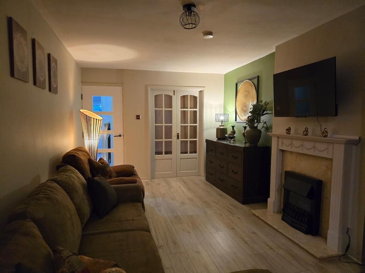 Spacious Modern House W 2x Bathrooms And Parking Ferienhaus *