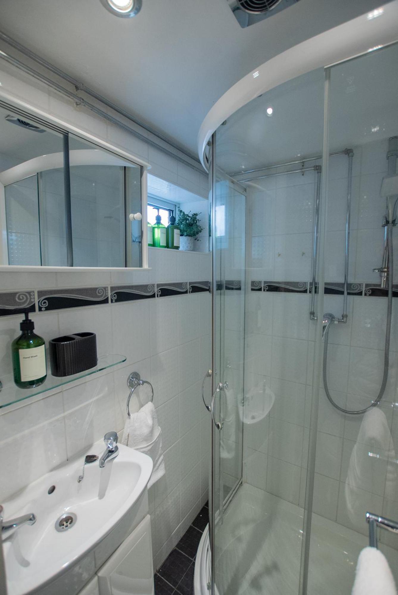 Spacious Modern House W 2x Bathrooms And Parking Oxford