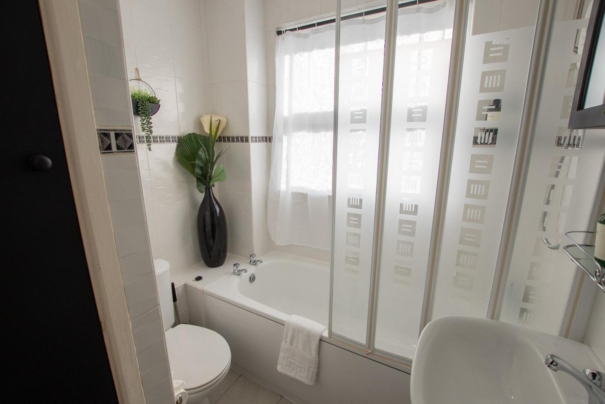 Ferienhaus Spacious Modern House W 2x Bathrooms And Parking
